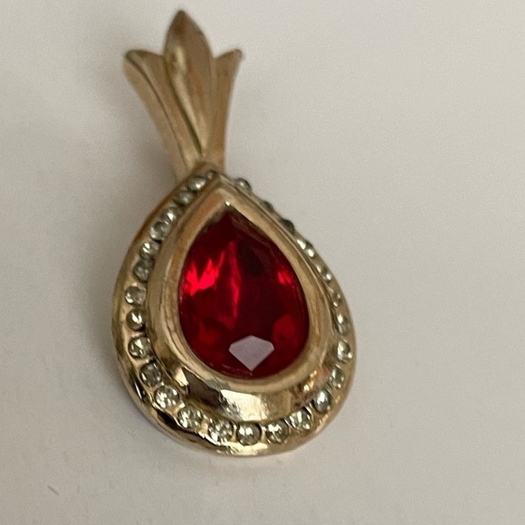 Vintage Ruby Gemstone Oval Pendant - Picture 4 of 7